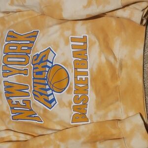 NY Knicks crew sweatshirt